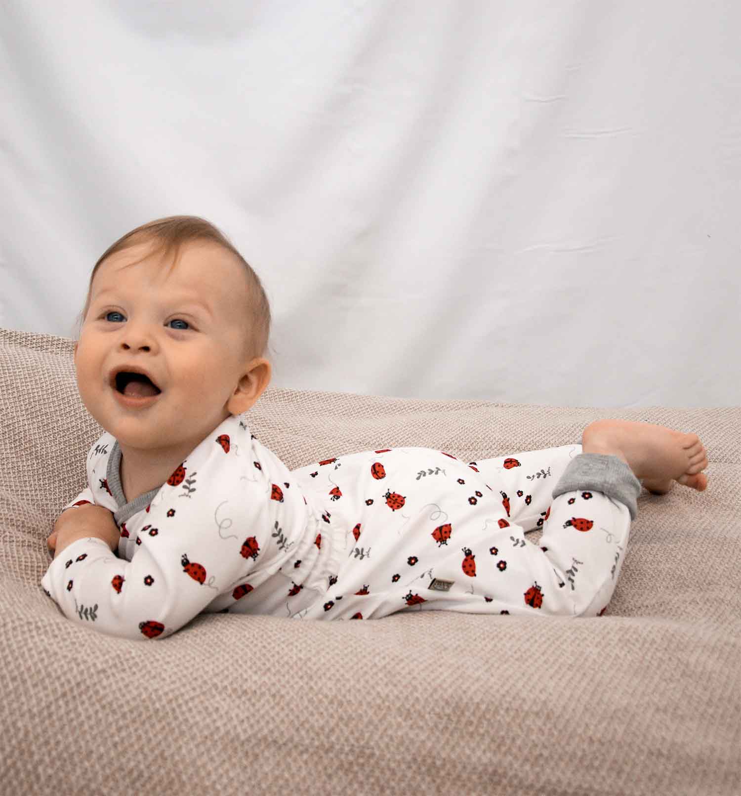 Geschenk zur Geburt – Wickel-Schlafanzug mit Platz für Sensor & Wärmekissen