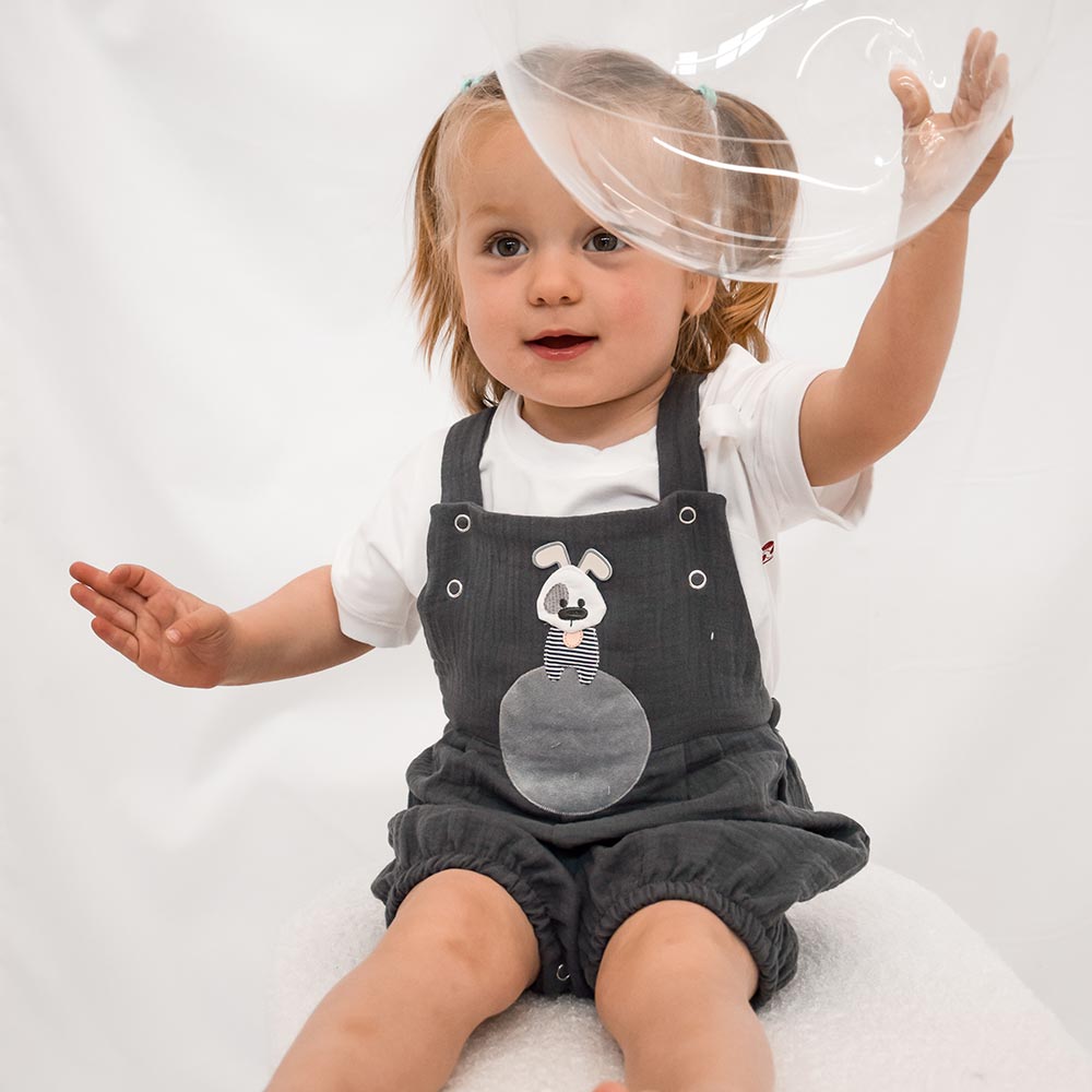 Musselin Latzhose für Babys – atmungsaktiv, Klett fähig für Rubby & Wärmekissen, perfekte Geschenkidee für den Sommer