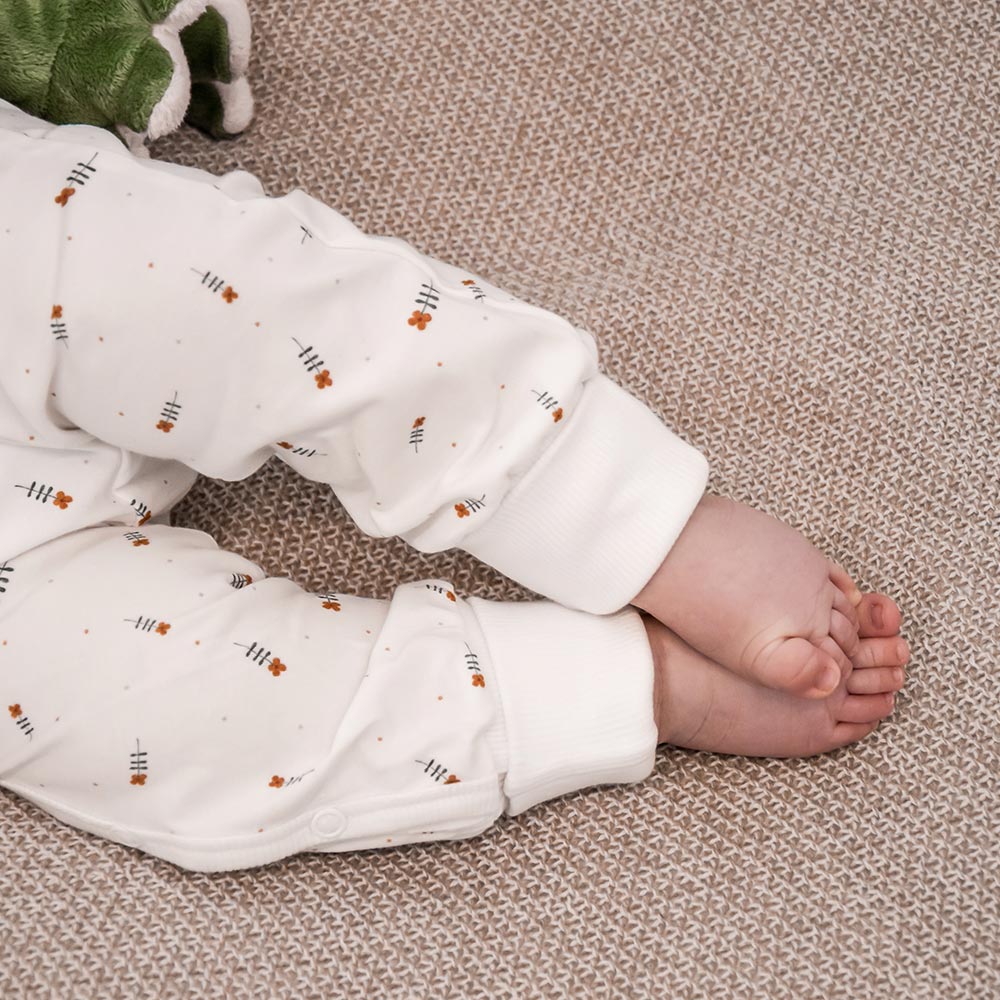 Wickel-Schlafanzug aus Bio-Baumwolle – atmungsaktiv & perfekt zur Babyshower verschenken