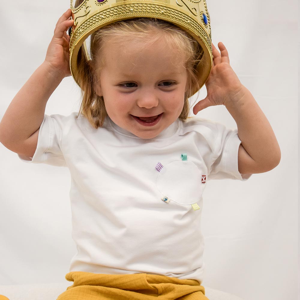 Weißes Baby Unterhemd – schlicht, weich & kompatibel mit MARY by sticklett und rubby pads zum austauschen und spielen für kleinkinder