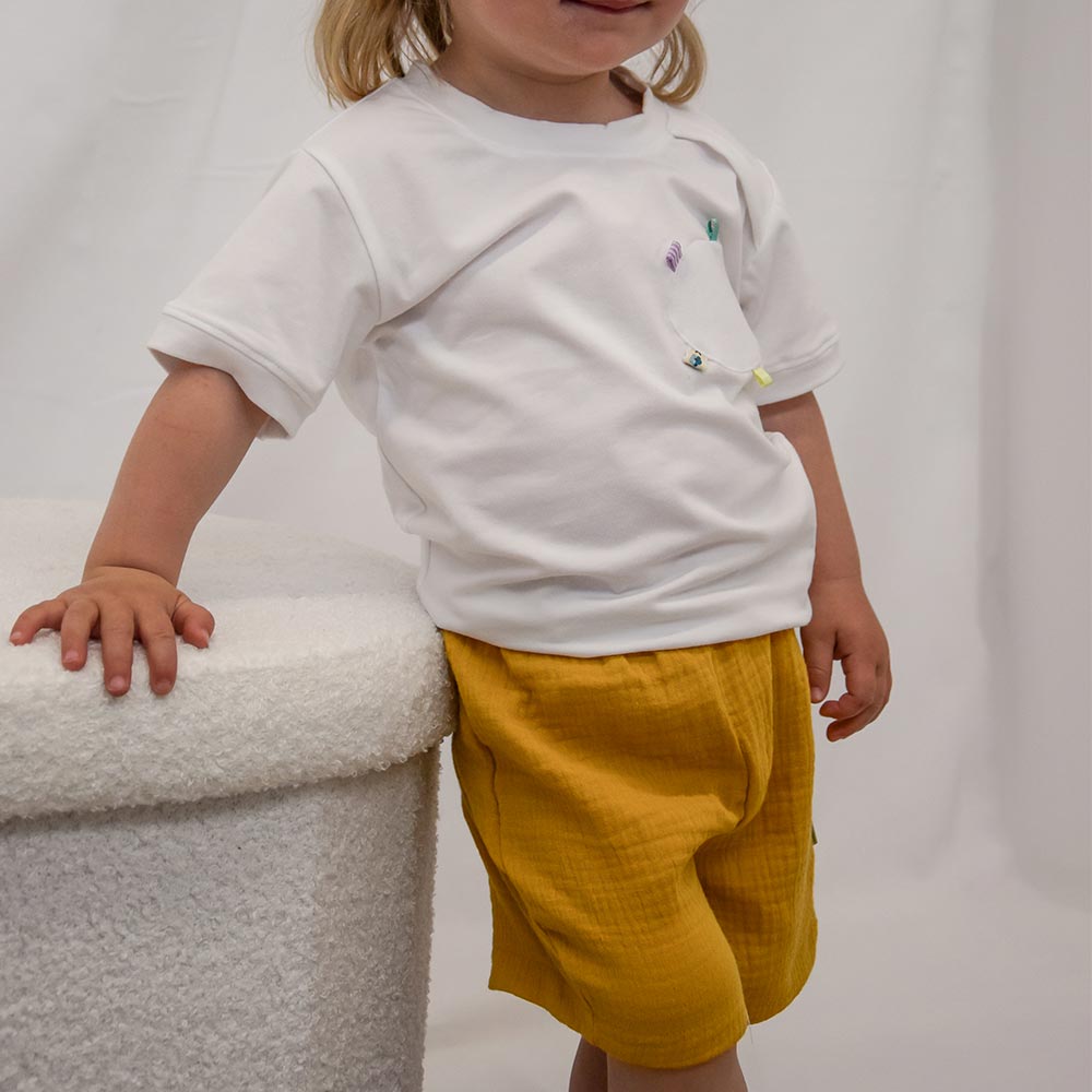 Weißes Spielshirt für Babys – passt perfekt zu rubby Krabbelpads