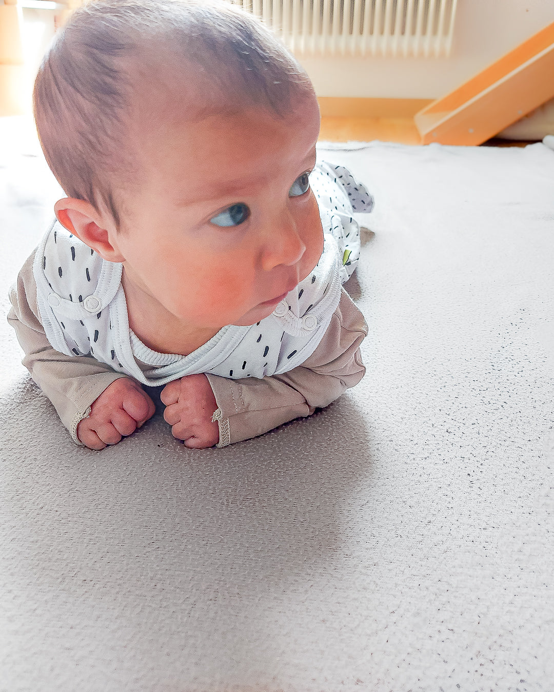 Baby-Strampler in weiß Mouse | sticklett Online Store.