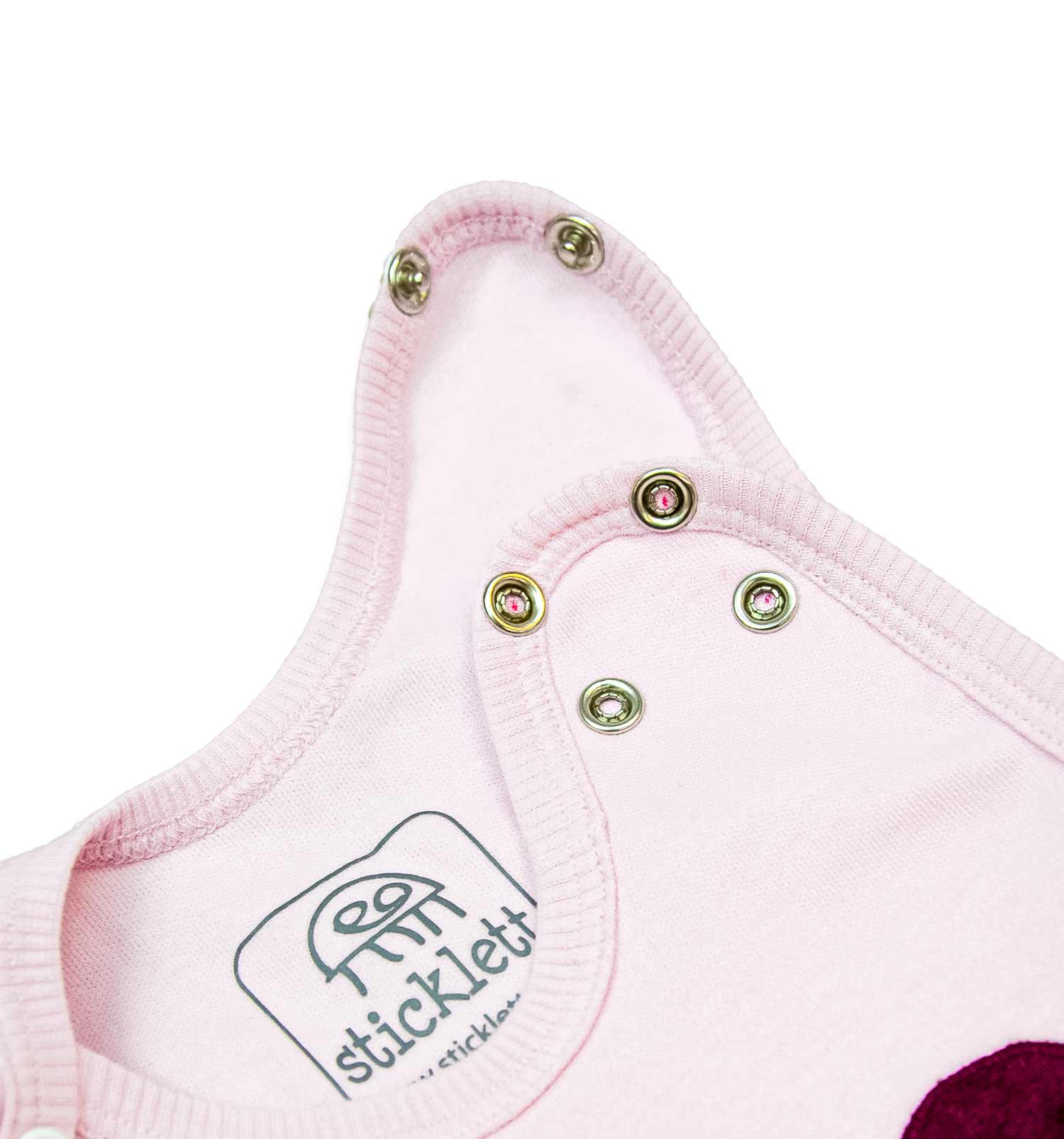 Baby-Strampler mitwachsend mit Wickelöffnung in hellblau | sticklett Online Store.