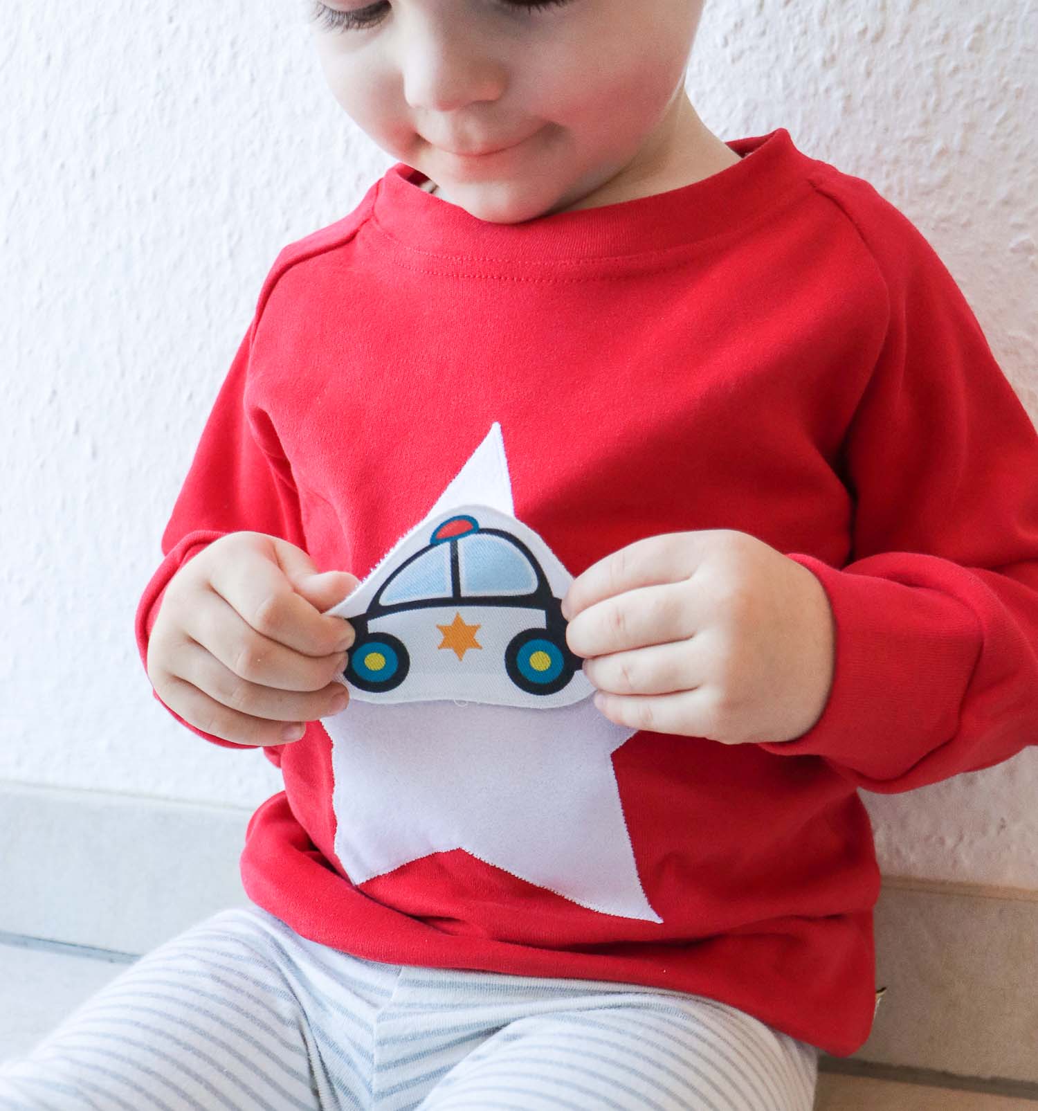 Baby Sweatshirt mit Stern langarm | sticklett Online Store.