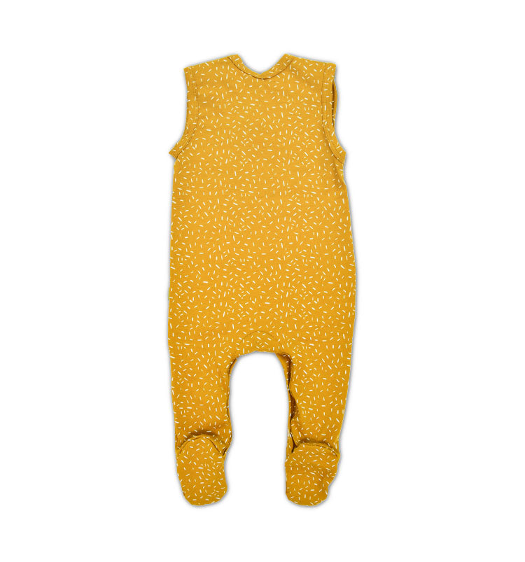 Strampler mit Fuß und Träger, weiche Baumwolle in senfgelb