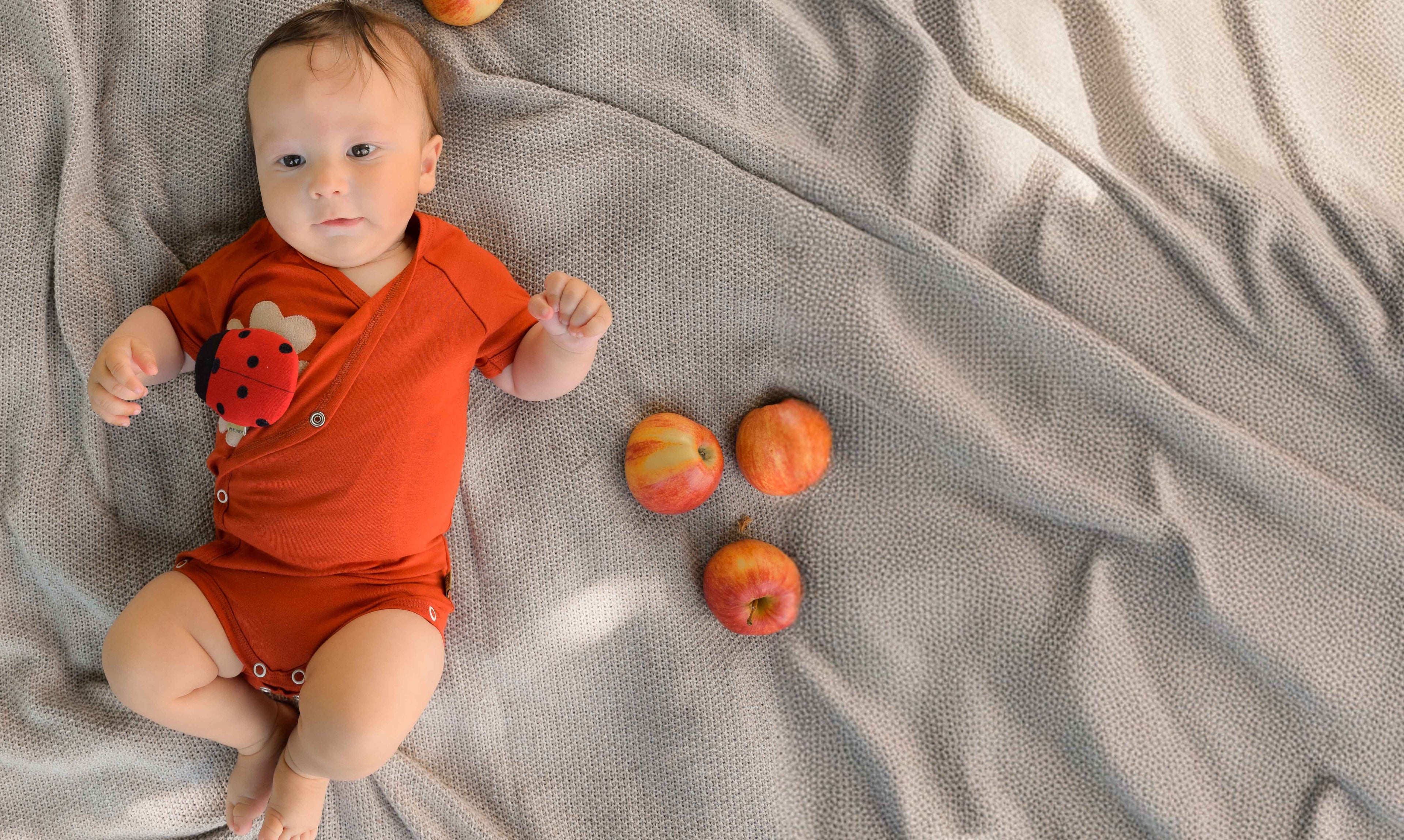 Babytemperatur: Was ist normal am Tag & in der Nacht?