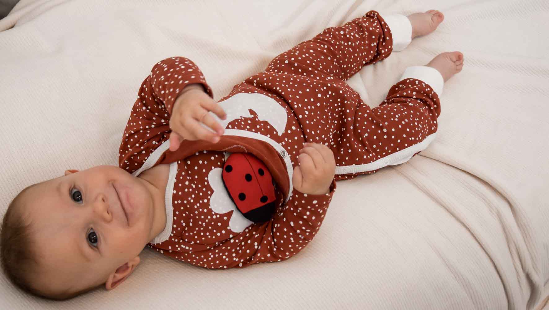 Schlafrhythmus von Neugeborenen: Wann und wie Babys ihren Schlaf finden