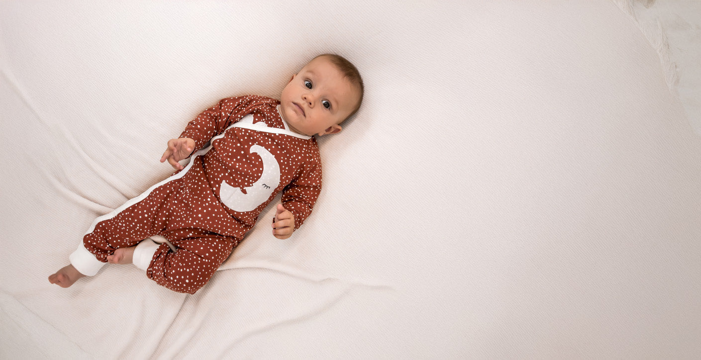 Was ziehe ich meinem Neugeborenen im Winter an?