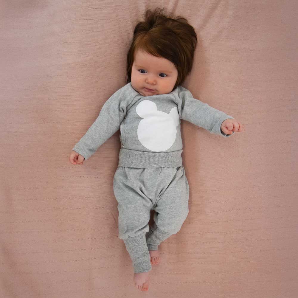 Babyset mit praktischem Wickelbody & Hose – ideal zur Geburt oder Babyparty. Alltags-Outfit für Babys – 2-teilig mit Funktion für Sensor & Komfort 