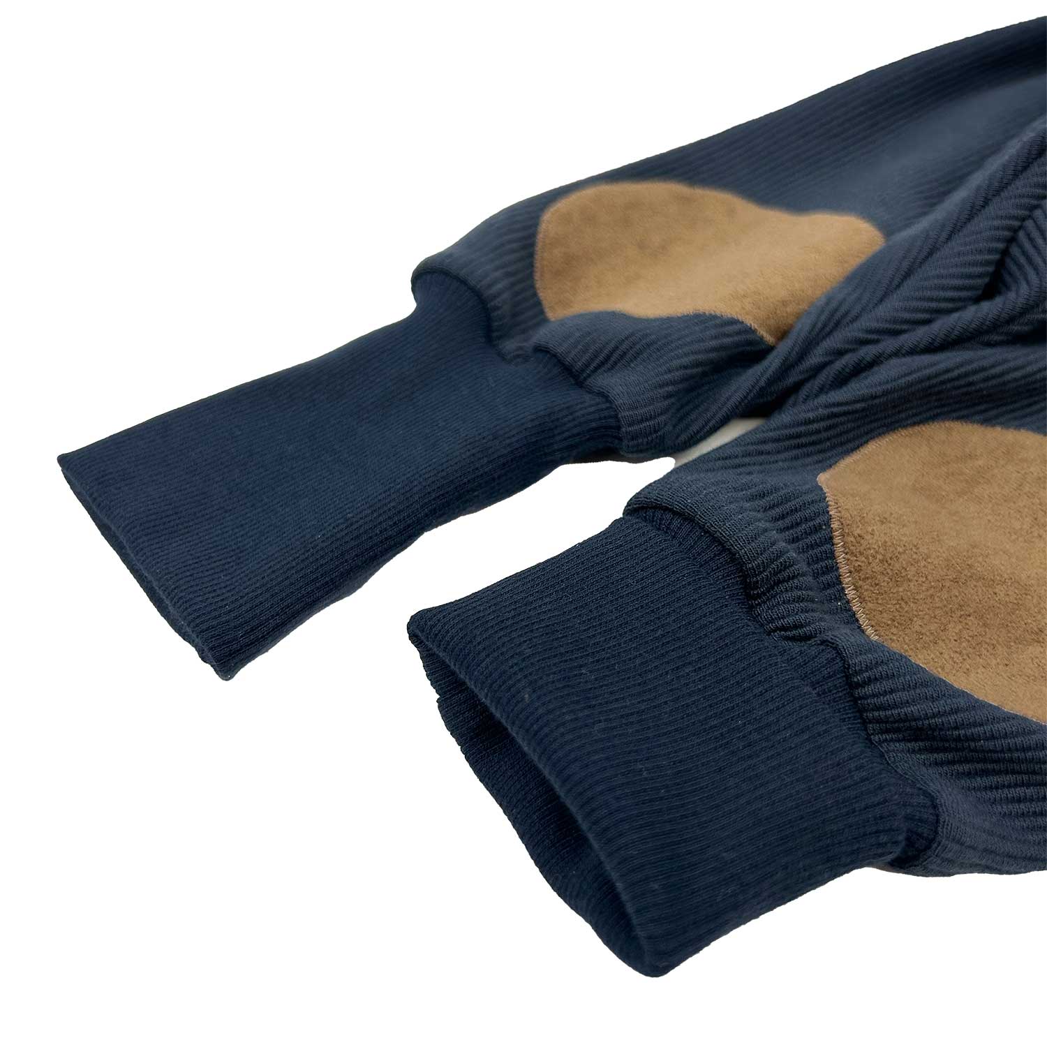 Dunkelblaue Hose aus Cord Soff der gerade im Trend ist, Beinenden zum umstülpen damit die Hose mitwachsen kann 