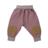 Pastell Rosa färbige Baby Krabbelhose mit weichem BIO Cord Stoff aus heimischer Produktion