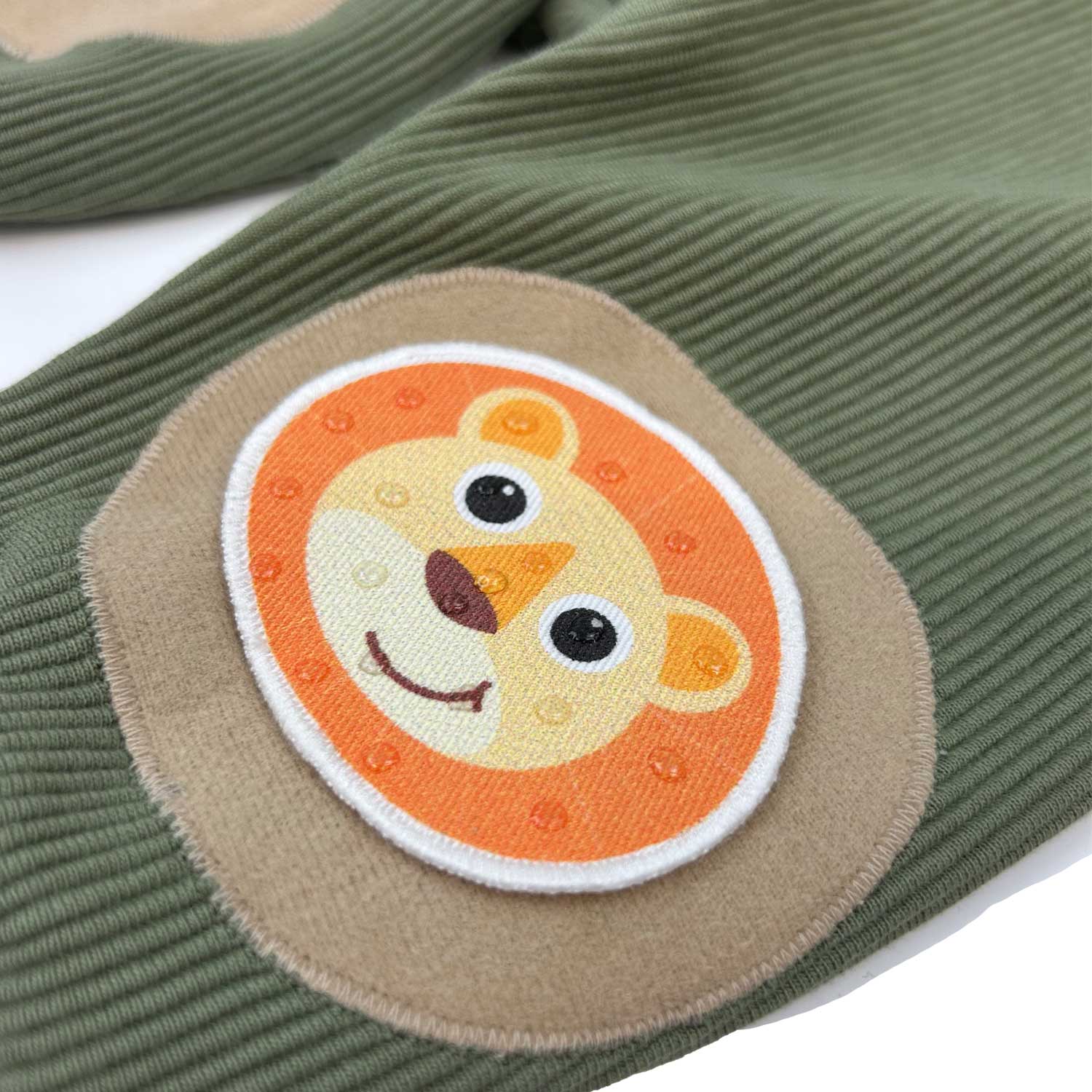 Löwen Motiv für Krabbelhosen perfekt um das Knie eines Babys zu schonen 