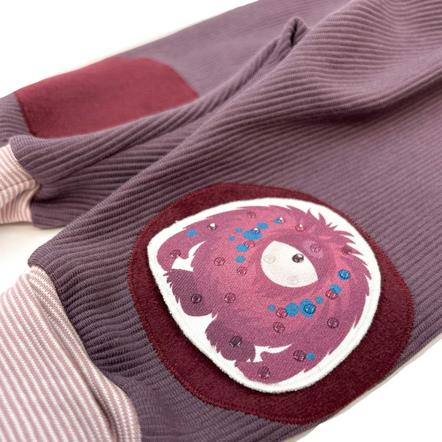 Monster Motiv Knieschoner Pads für Baby Krabbelhosen im Detail n Violetter Farbe