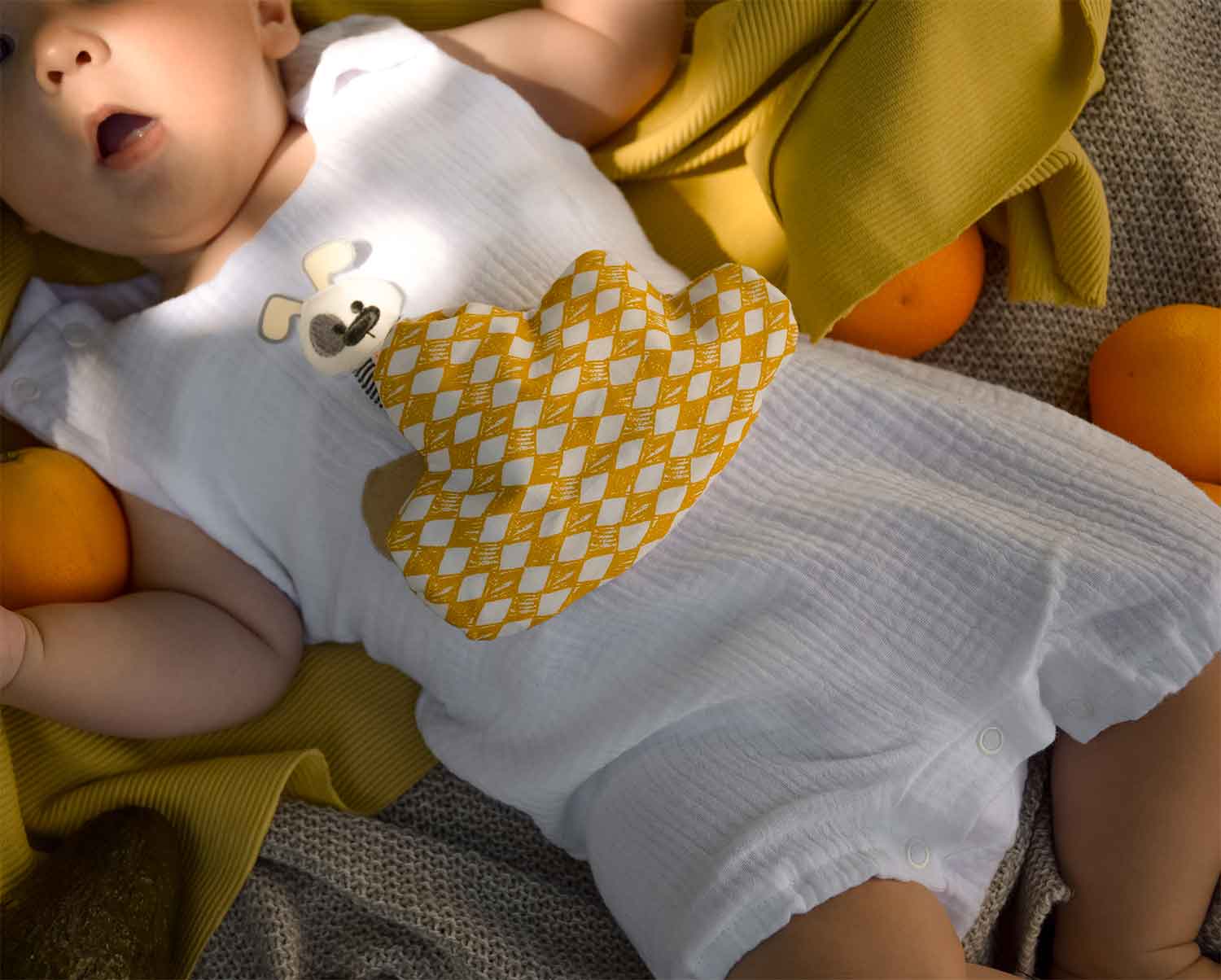 Geschenkidee für Babys & Kinder – Musselin Kleidung mit Funktion für Alltag & Spiel