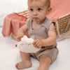 Sommerkleidung für Babys – Musselin mit Funktion, perfekt als Geburtstagsgeschenk