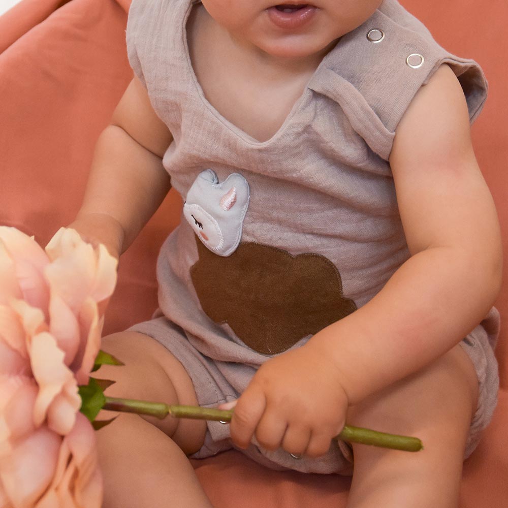 Musselin Overall für Babys – ideal für warme Tage, weich & kompatibel mit rehmotiv 