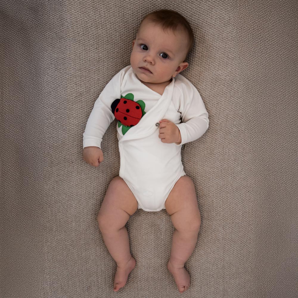 Weißer Wickelbody für Babys – MARY-kompatibel & klassisch elegant 