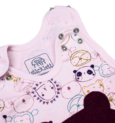 Baby-Strampler in rosa mit Pandas | sticklett Online Store.