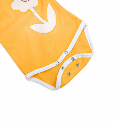 Baby Body sonnengelb mit Blume | sticklett Online Store.