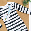 Schlafanzug Baby-Overall mit breiten schwarz-weißen Streifen | sticklett Online Store.