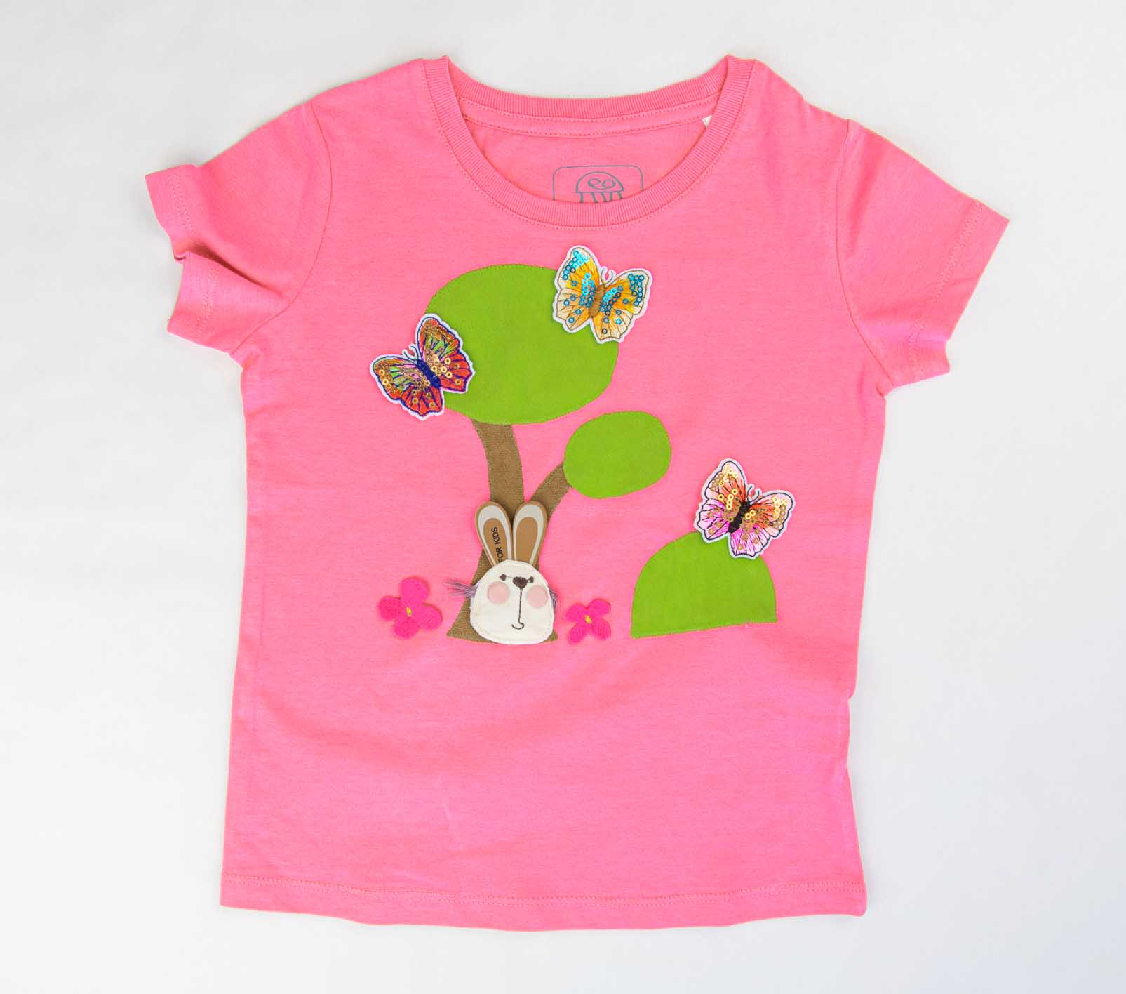 Mädchen T-Shirt in Pink mit aufgenähtem Garten Bild | sticklett Online Store.